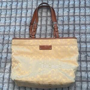 COACH City Tote In Signature Canvas